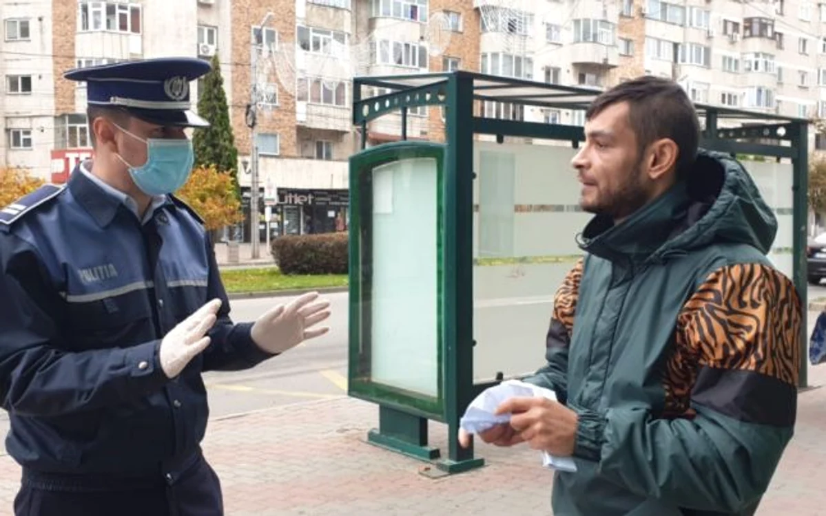 Cei care nu poartă mască, un real pericol pentru ceilalţi cetăţeni FOTO Adevărul