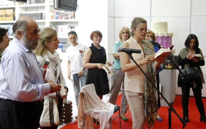 Lansarea volumului de povestiri „Ură, prietenie, dragoste, căsătorie“, la Bookfest 2014. FOTO: Eduard Enea