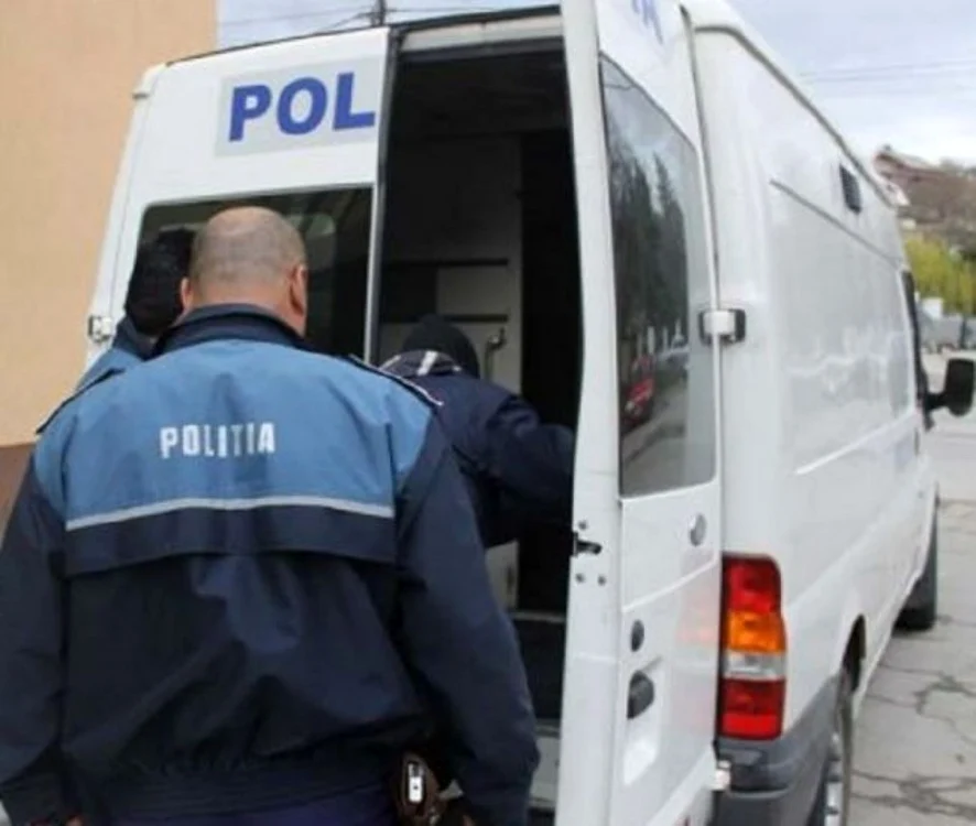 Bărbatul a fost reţinut pentru 24 de ore FOTO botosaneanul.ro