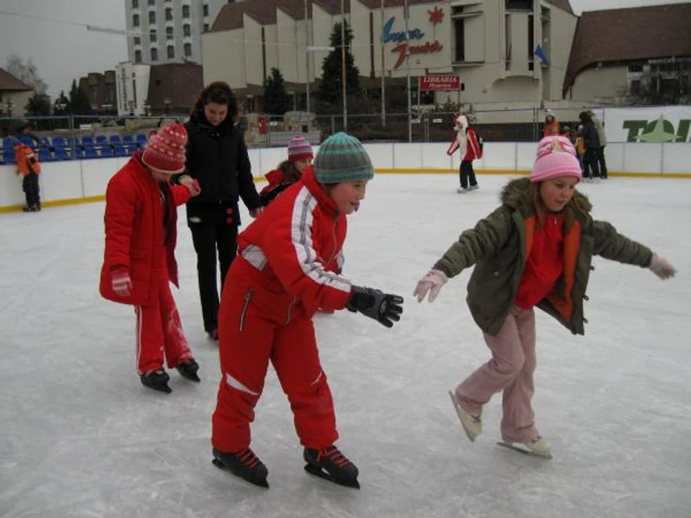 Patinoarul va fi inaugurat azi