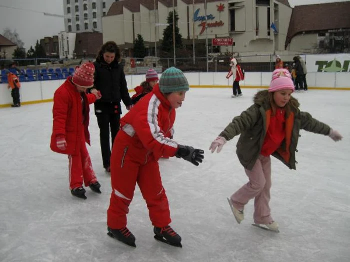 Patinoarul va fi inaugurat azi