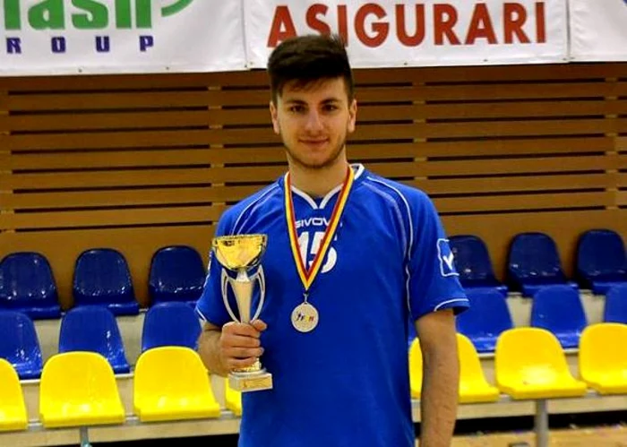Daniel Todosia a fost campion cu echipa de handbal a LPS Piatra Neamţ FOTO facebook
