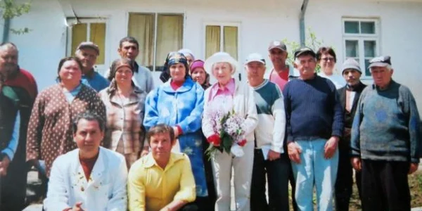 Doctorul Răzvan Vasiliu (primul din stânga