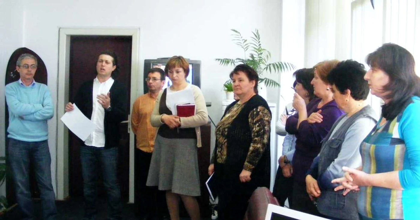 Cei 10 angajaţi de la AJPIS Mehedinţi care au rămas fără salarii FOTO Corina Macavei
