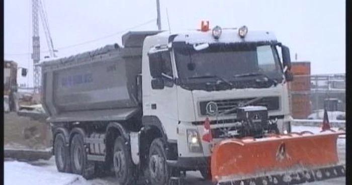 Utilajele sunt pregătite în garaj.Foto: Arhivă