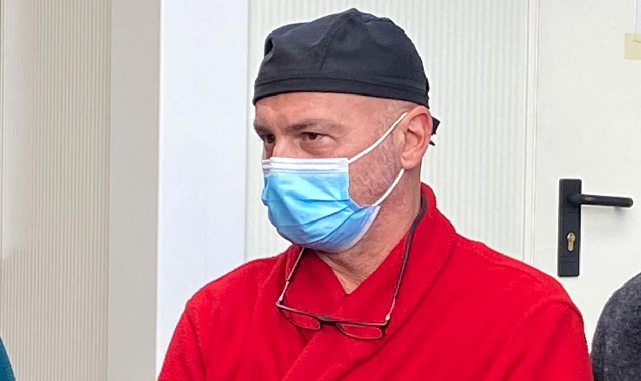 Adrian Ciocănea este şeful secţiei Terapie Intensivă de la Spitalul Mioveni FOTO: YouTube