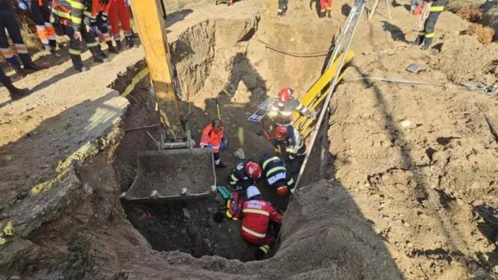 Tragedie în Gorj: un muncitor a murit după ce a fost prins sub un mal de pământ s-a surpat peste el