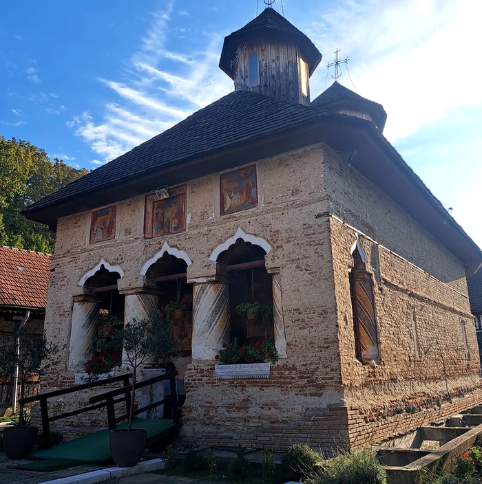Mănăstirea care s-a încăpățânat să reziste încercările potrivnice Foto: Valentina Picioruș