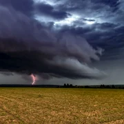 Furtuna - nori negri - fulgere - vremea - meteo FOTO Shutterstock 