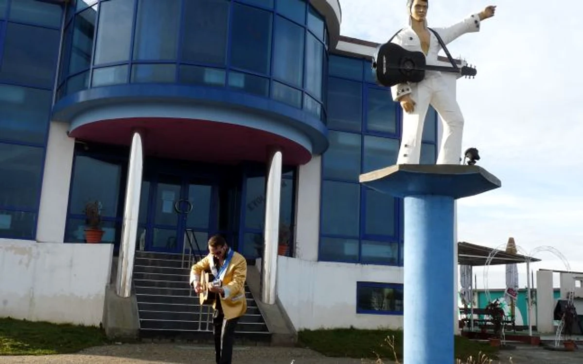 Elvis de la Mioveni pregăteşte un concurs de dans în memoria regelui rock'n roll-ului