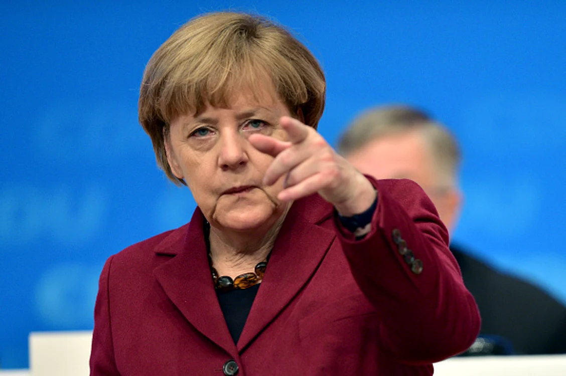 
    Angela Merkel le-a mulțimit forțelor de ordine pentru gestionarea situației de criză și cetățenilor care au oferit ajutor celor blocați pe străziFoto Getty  