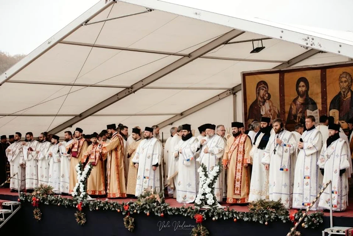 Pelerinaj la pestera Sfantului Andrei Sursa foto: Arhiepiscopia Tomisului 