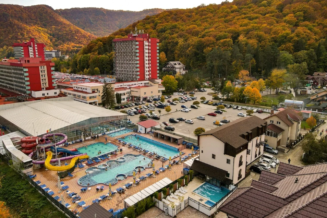 Parcul acvatic Cozia din Căciulata județul Vâlcea Foto Destinația anului jpg