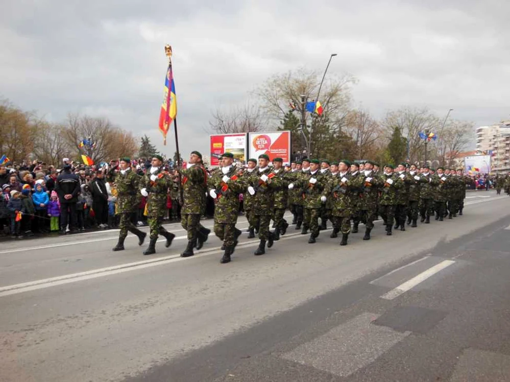 La ceremonialul de la Alba Iulia vor defila 300 de militari