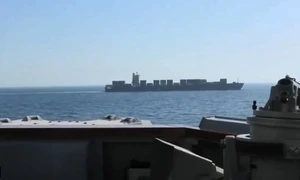 SUA au tras asupra unei nave iranieie in Strâmtoarea Ormuz FOTO captură jpg