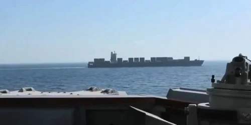 SUA au tras asupra unei nave iranieie in Strâmtoarea Ormuz FOTO captură jpg