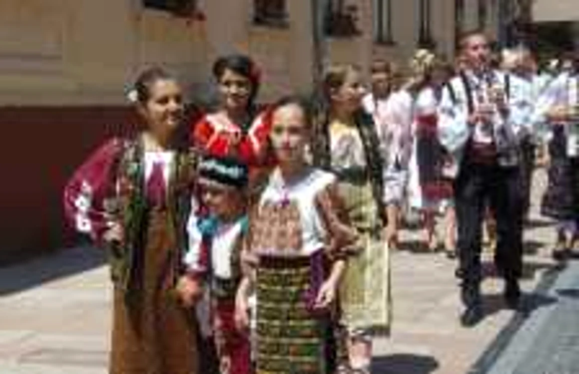 Parada costumului popular românesc