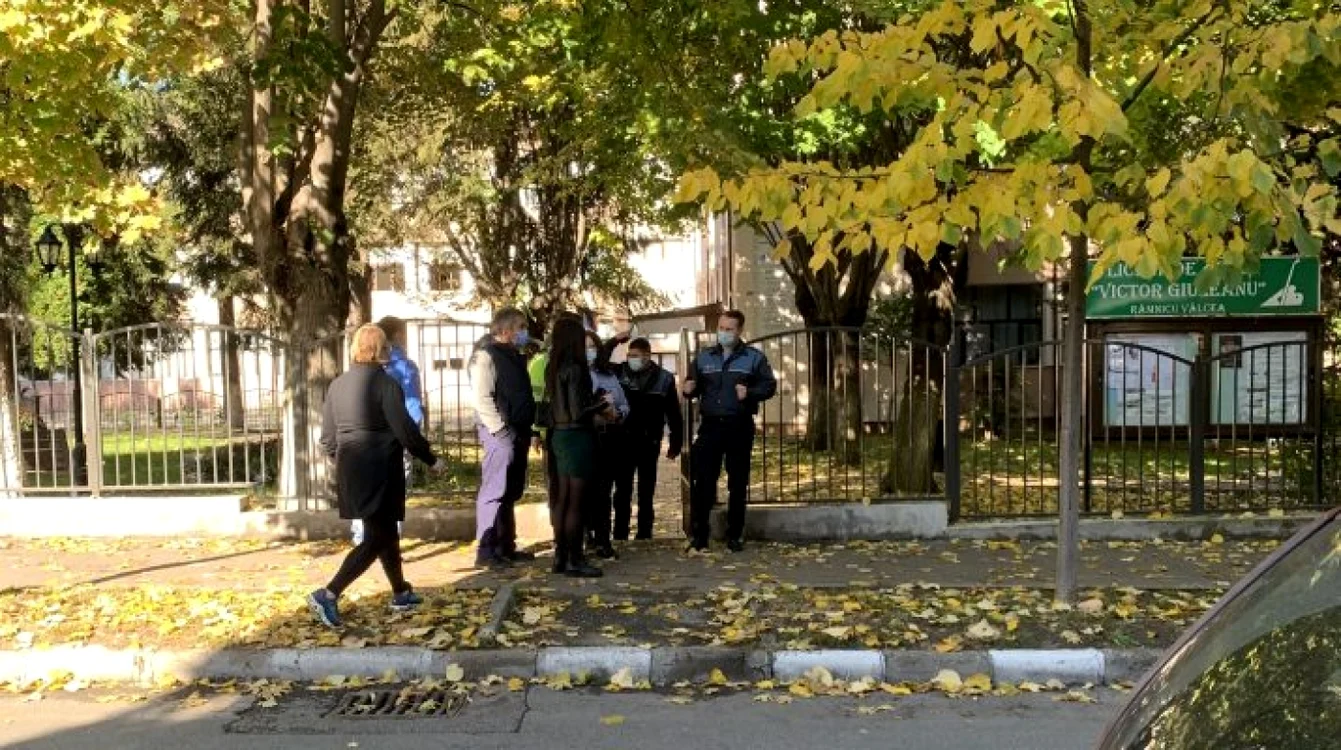Adolescentă din Râmnicu Vâlcea agresată sexual în plină zi pe o străduţă din apropierea liceului Foto gazetavalceana ro