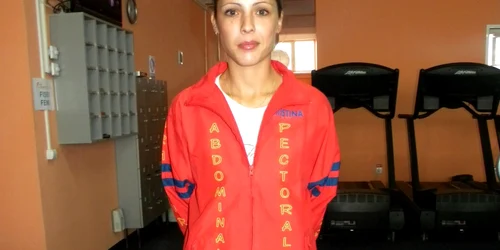 Oana este fostă gimnastă de performanţă