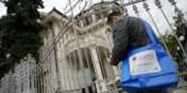 Recenzorii, obligaţi să afle CNP-ul. FOTO: Arhivă