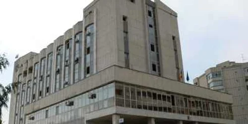 Finanţele îi aşteaptă pe contribuabili