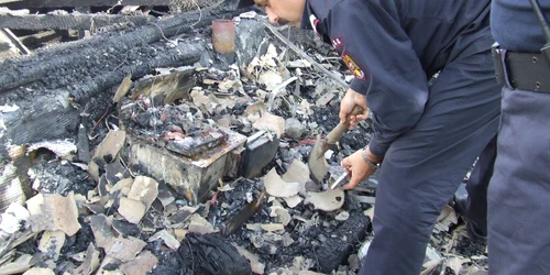 Un magazin alimentar a fost incendiat cu sticle Molotov (Foto arhiva)