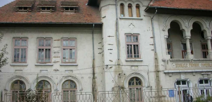 Şcoala Spiru Haret arată ca după război