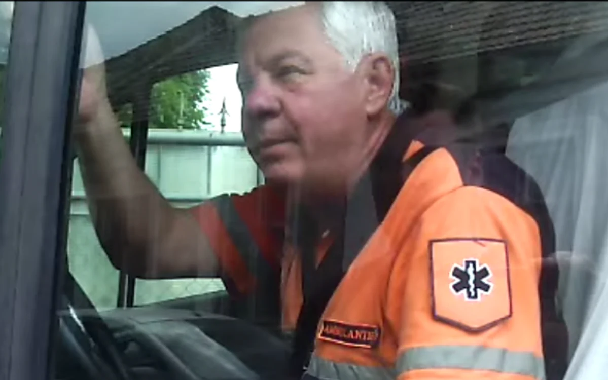 Ambulanţierul va fi anchetat în Comisia de disciplină a Serviciului de Ambulanţă. FOTO: Captură