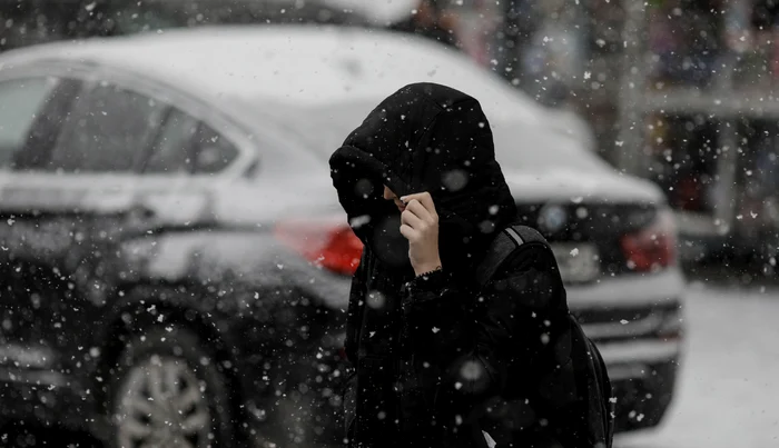 Prima ninsoare din iarna 2022-2023 în București. FOTO Inquam Photos / Octav Ganea