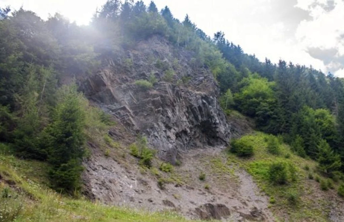 Splendoarea stâncilor din Munţii Rodnei, surprinsă la Valea Vinului FOTO: Bianca Sara