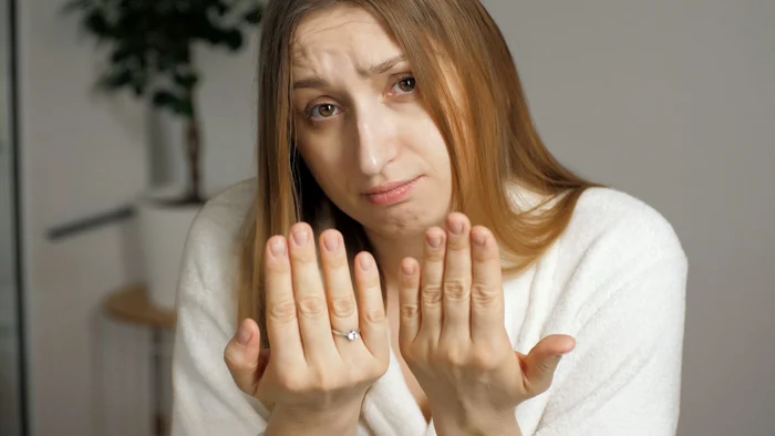 Cum să ai mâini hidratate și unghii sănătoase.