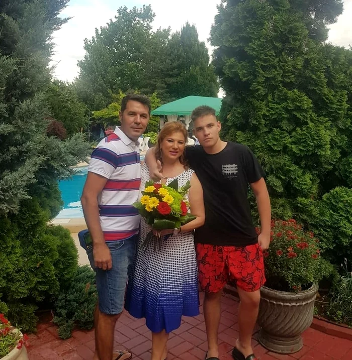 Mihaela Borcea, iubitul ei, Sorin Rap, și sărbătoritul Angelo