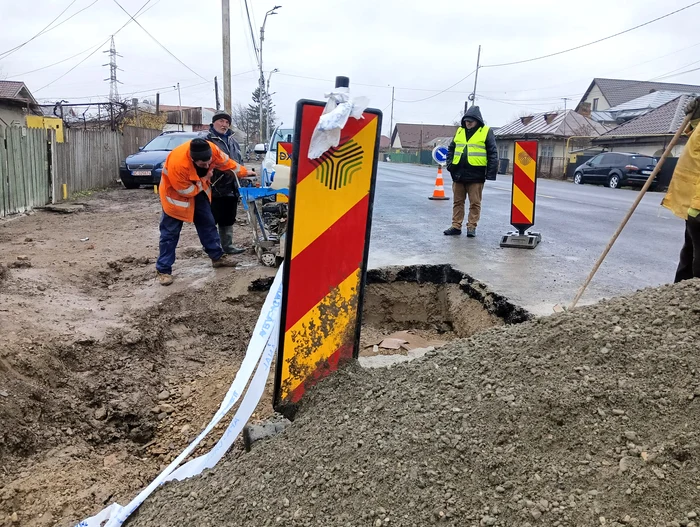 Conducta de apă nu a mai fost schimbată, înainte de reallizarea asfaltării FOTO MA