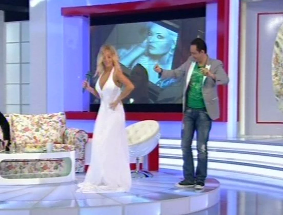Delia a probat 3 rochii de mireasă (Foto: Captură video Pro TV)