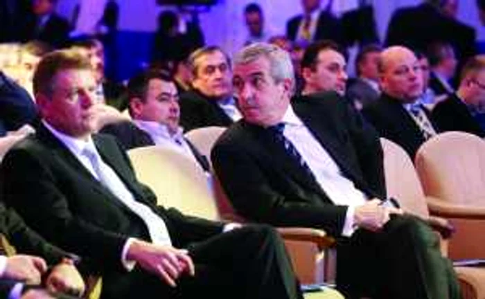 Şeful statului, Klaus Iohannis, şi preşedintele Senatului, Călin Popescu-Tăriceanu. FOTO Mediafax / Liviu Untaru