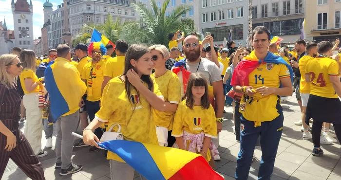 Naționala, încurajată și de cei mici, și de cei mari. Foto Adevărul