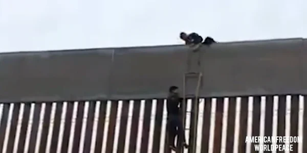 mexicani care trec zidul lui trump