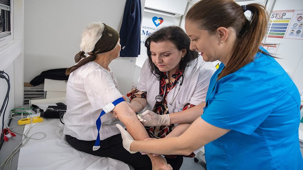 Caravanele medicale, între speranță și incertitudine. CNAS spune că va face demersuri rapid, dar are un gol de 10 miliarde la buget