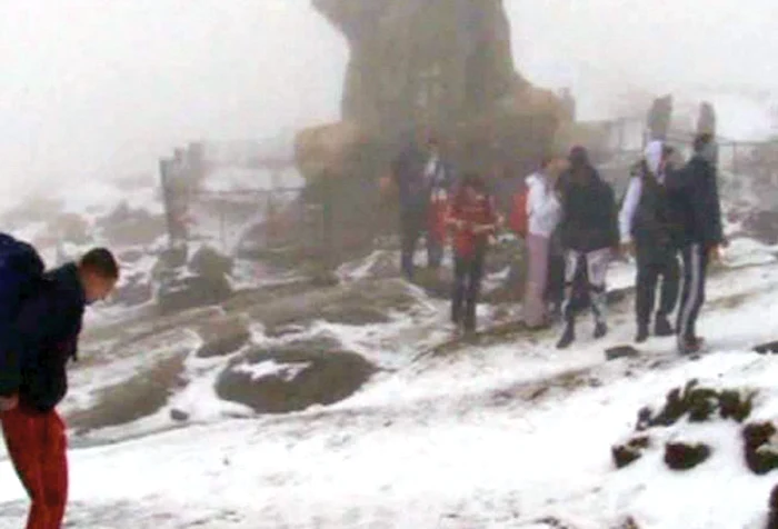 Zăpadă de 15 cm la munte