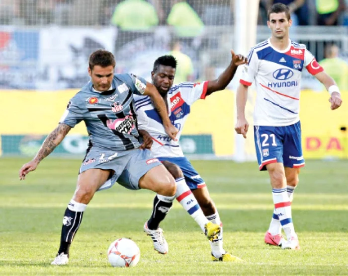 
    Mutu trebuie să-şi  păzească pielea  la Ajaccio  