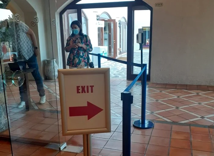 La Hotelul Creta Maris există circuite pentru intrare și ieșire