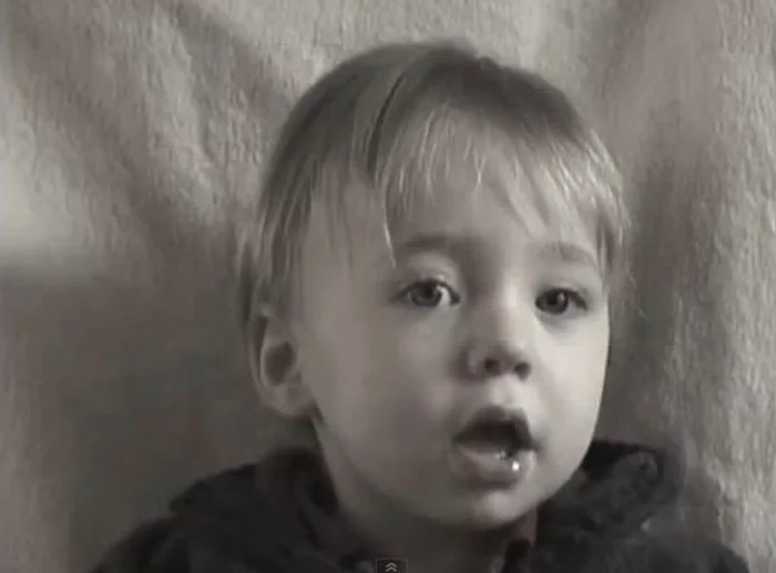 
    Clipul arată evoluţia micuţei în doar 4 minute filmate de tatăl eiFoto: Captură Youtube  