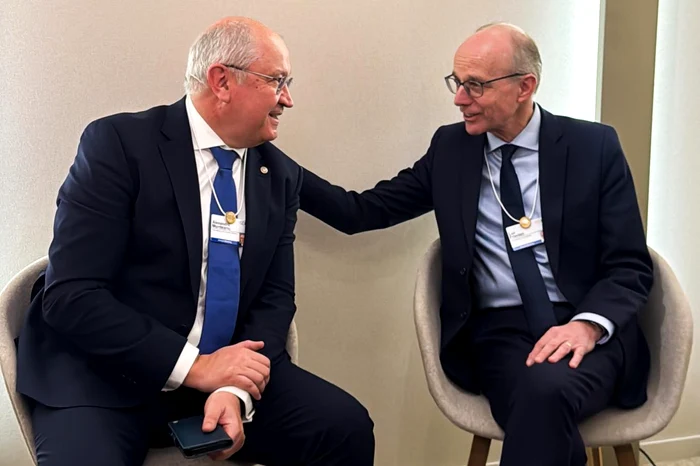 Alexandru Munteanu și Eugen Osmochescu participă la forum. FOTO: Facebook.com/ Alexandru Munteanu