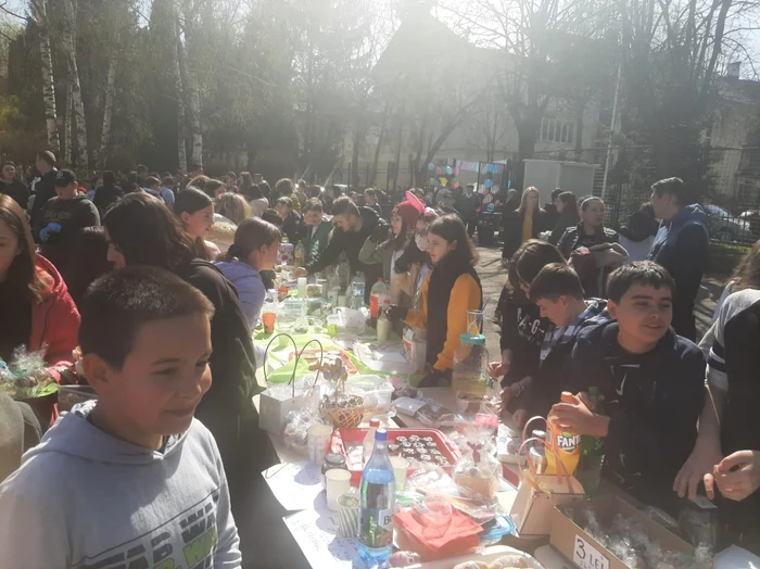 Târgul de Paşte într-o şcoală braşoveană FOTO Ioan Buciumar