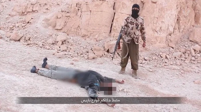 Soldat sirian impuscat in cap de un jihadist francez FOTO Captura video via Daily Mail