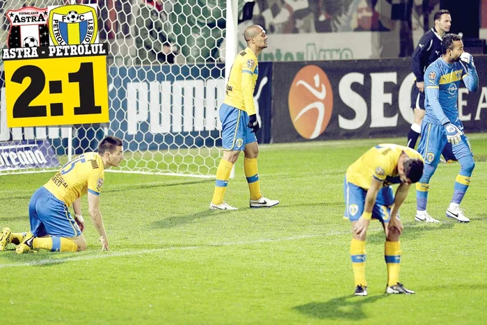 Fotbaliştii Petrolului, descumpăniţi după ce au primit gol în ultimele secunde ale meciului cu Astra (Fotografii: mediafax/răzvan păsărică)