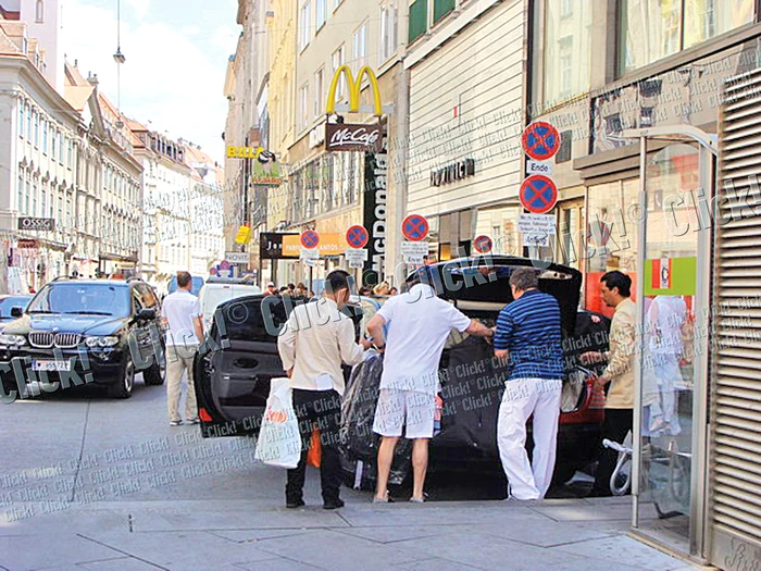 Năstase şi-a parcat  Maybach-ul chiar în  faţa Hotelului Royal,  acolo unde s-a cazat