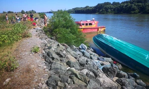 accident barca rasturnata in golful musura foto fb mircea fechet jpg