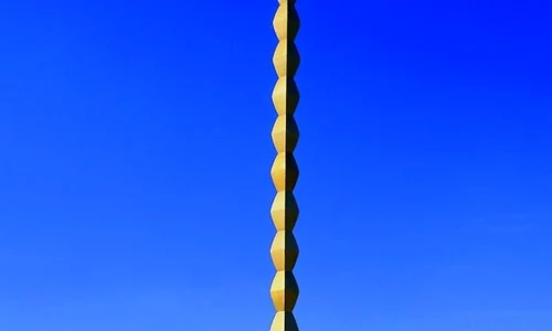 Le Figaro: "Coloana infinitului", de Constantin Brâncuşi, printre cele mai importante opere ale secolului XX jpeg