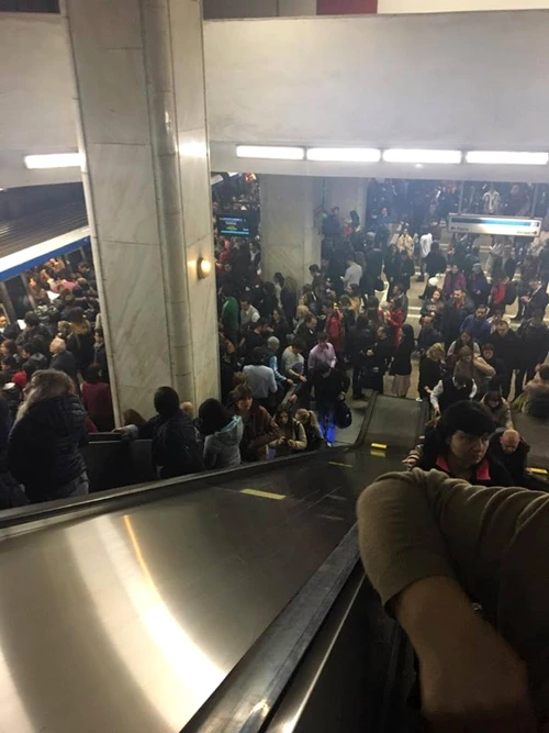 Aglomeraţie la metrou marţi dimineaţă FOTO Adevărul